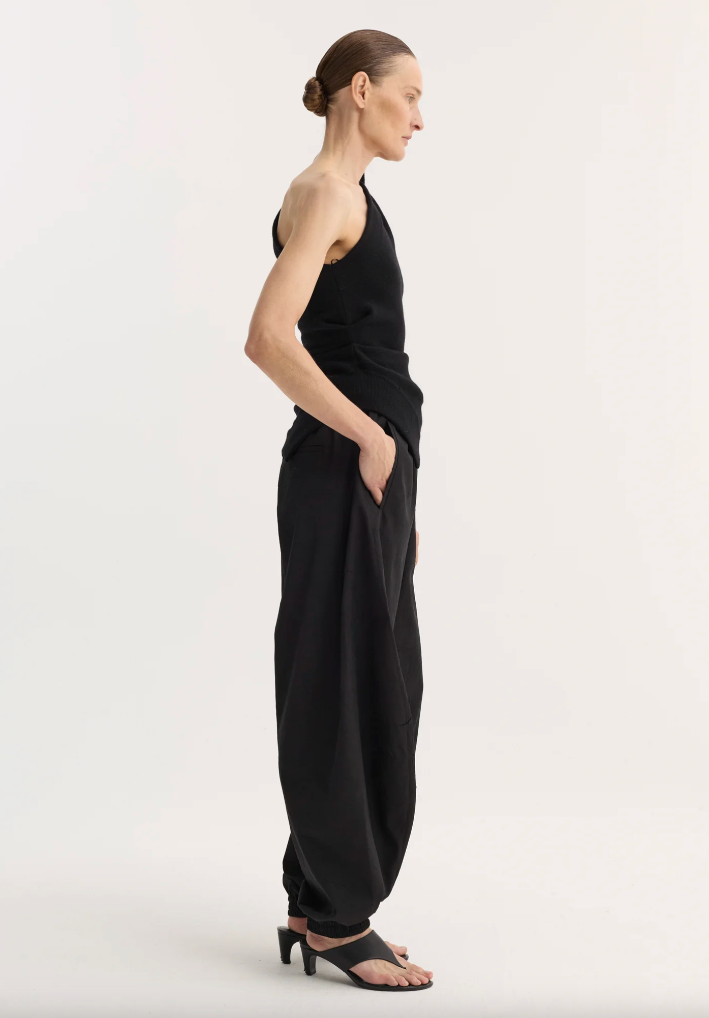 Balloon track pants: Black