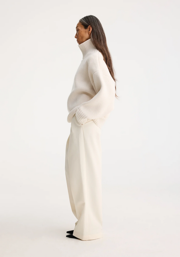 Compact Knitted Turtleneck: Off White