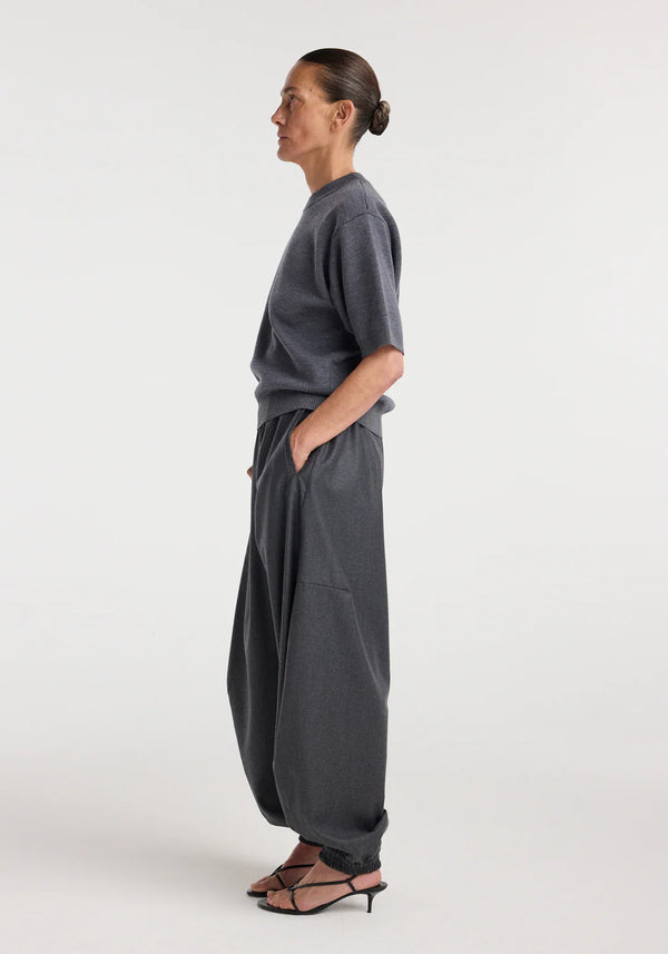 balloon track pants: dark grey melange