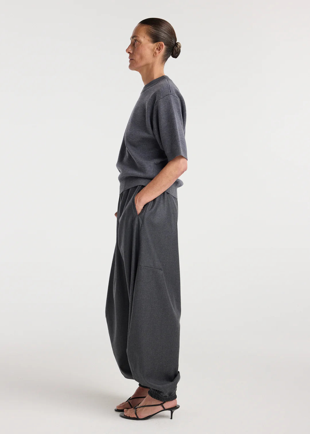 compact knitted top: dark grey melange