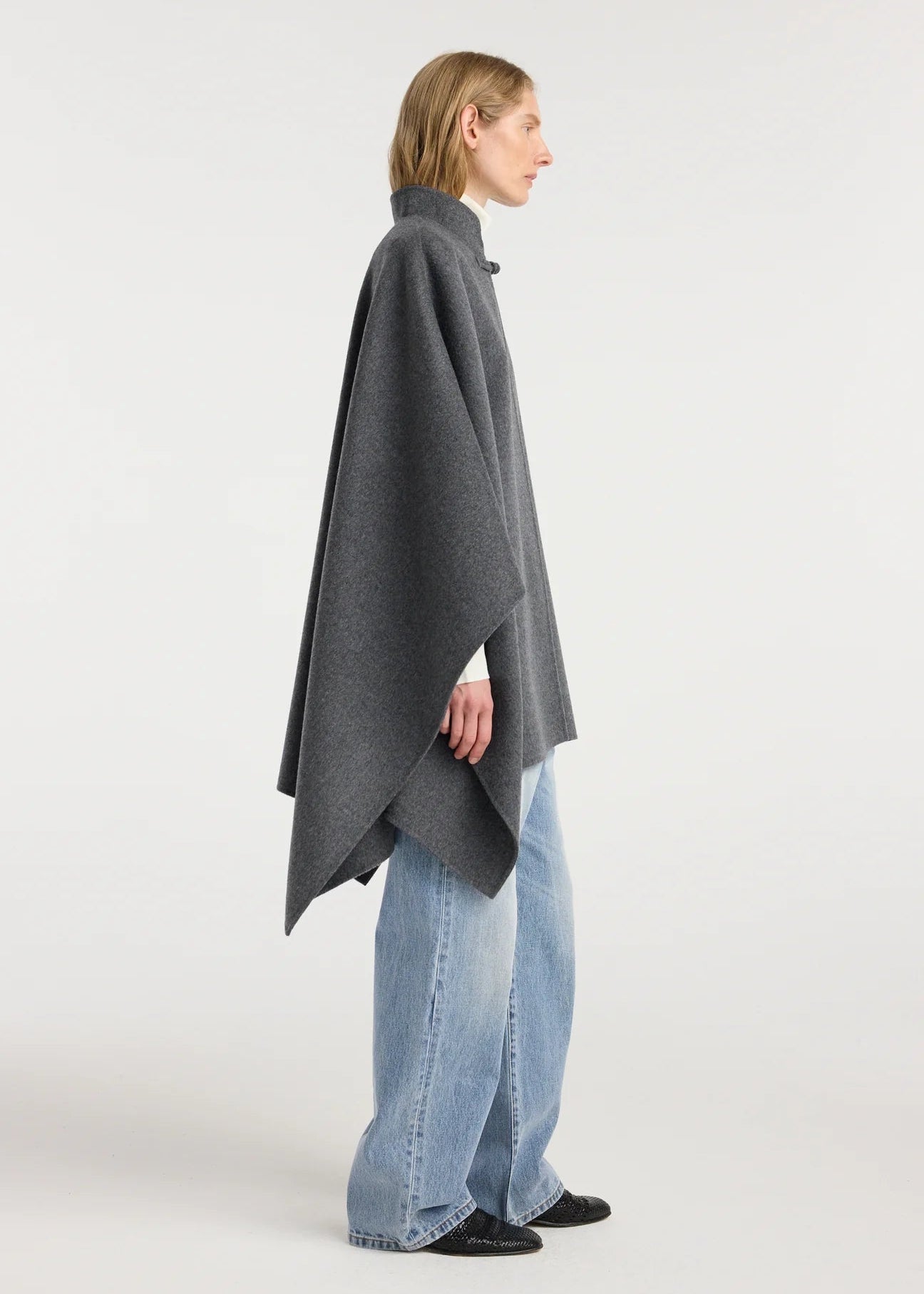 double-faced wool pankou closure poncho: dark grey melange