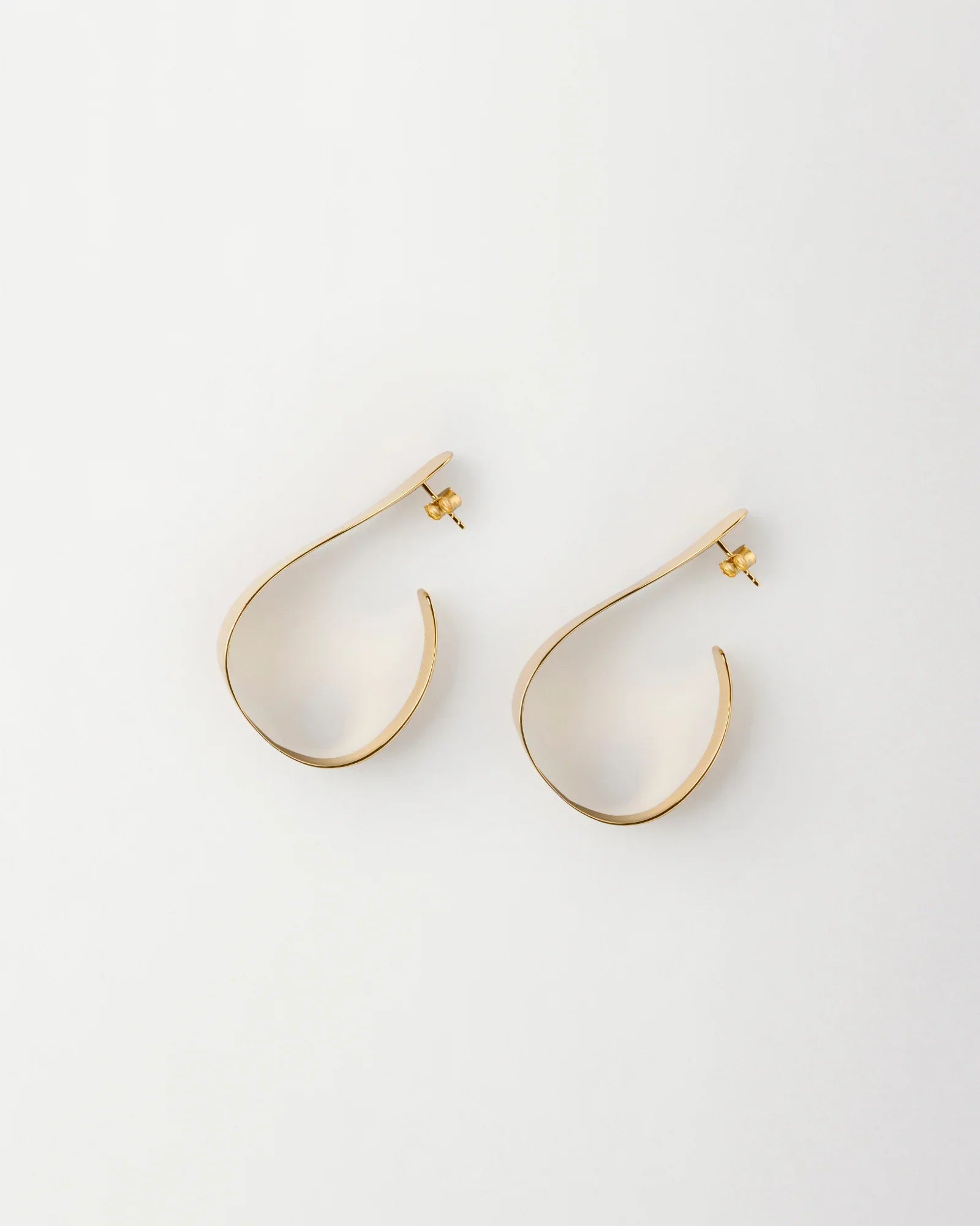 Curva Earrings: Gold